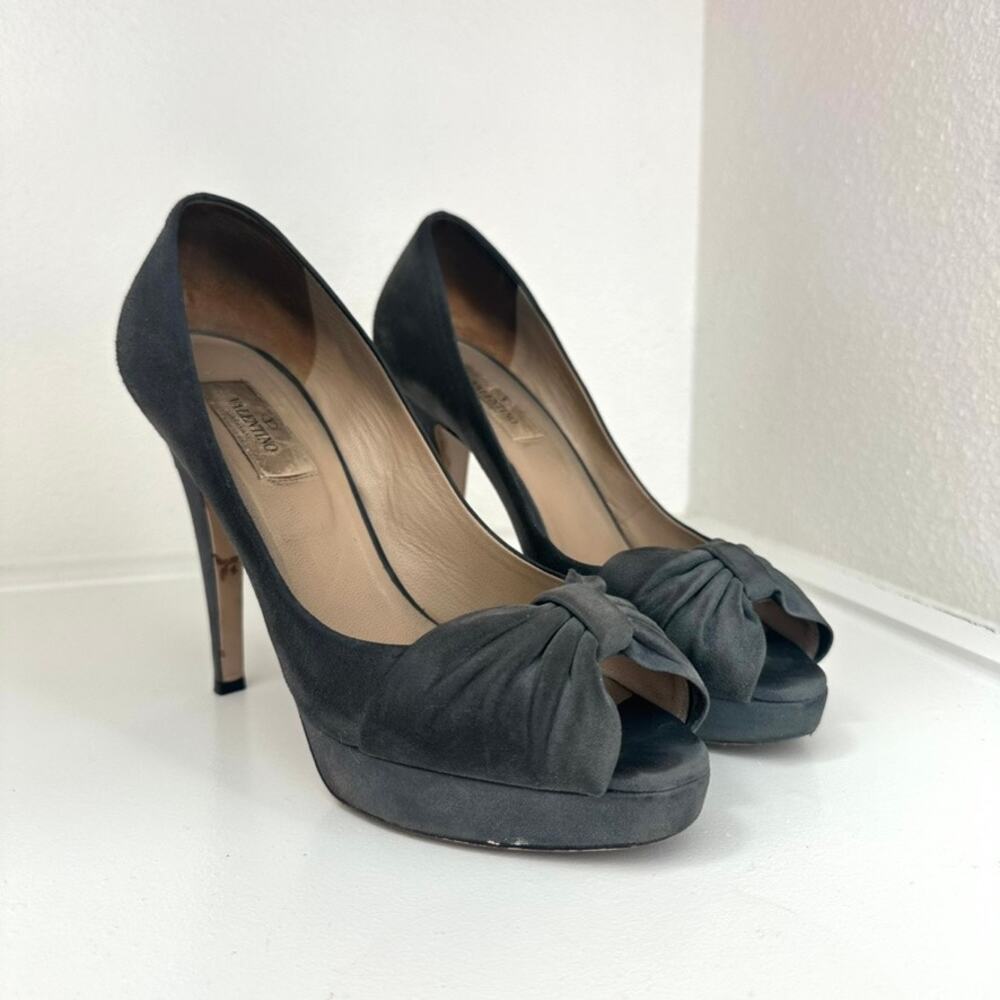 Valentino Peep-Toe Bow Platform Heels‎ Gray Suede Size 37.5 Feminine Goth